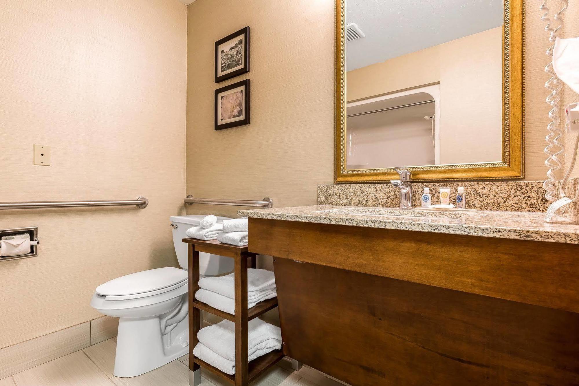 Comfort Inn & Suites Mishawaka-Саут-Бенд Экстерьер фото